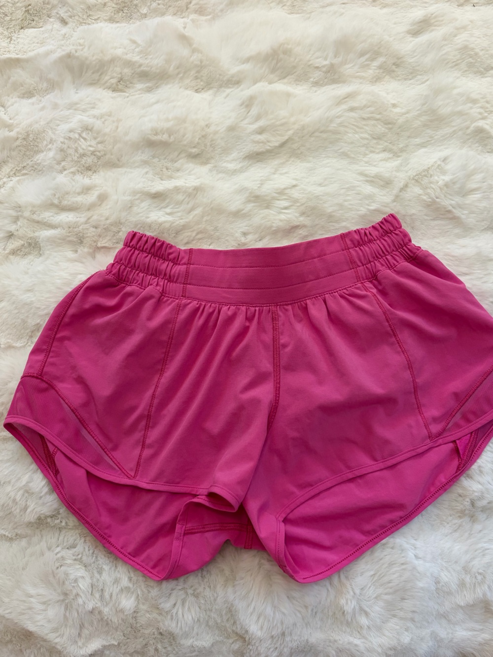 lululemon hottie hot shorts (2.5in low rise)